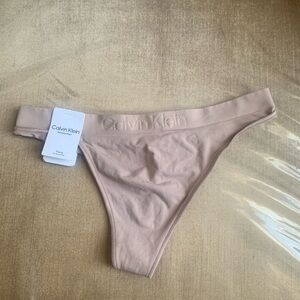 Selling Calvin Klein thong nwt any questions ask 🌸😊